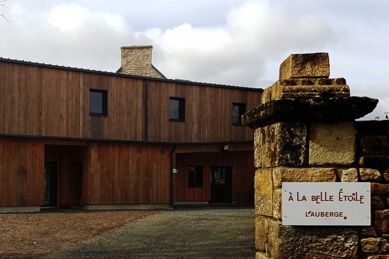 Auberge À la belle étoile - l'entrée